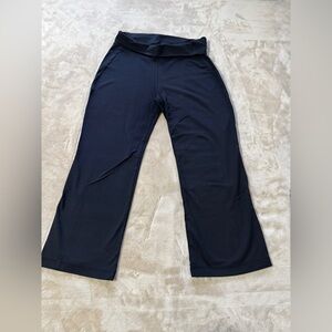 Patagonia  Women's Small Black Slit Yoga Carpi Pants